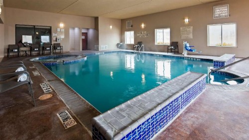 Best Western Granbury Inn and Suites - image 7