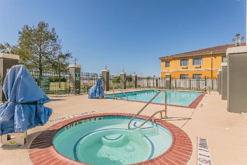 La Quinta by Wyndham Granbury - image 18