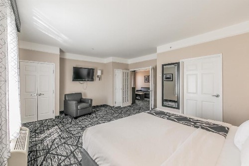 La Quinta by Wyndham Granbury - image 23