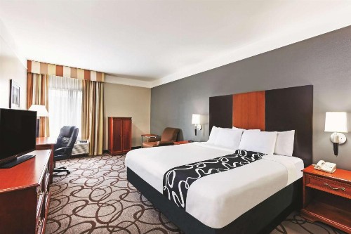 La Quinta by Wyndham Granbury - image 24