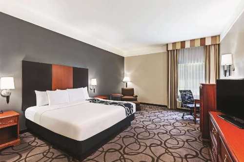 La Quinta by Wyndham Granbury - image 25