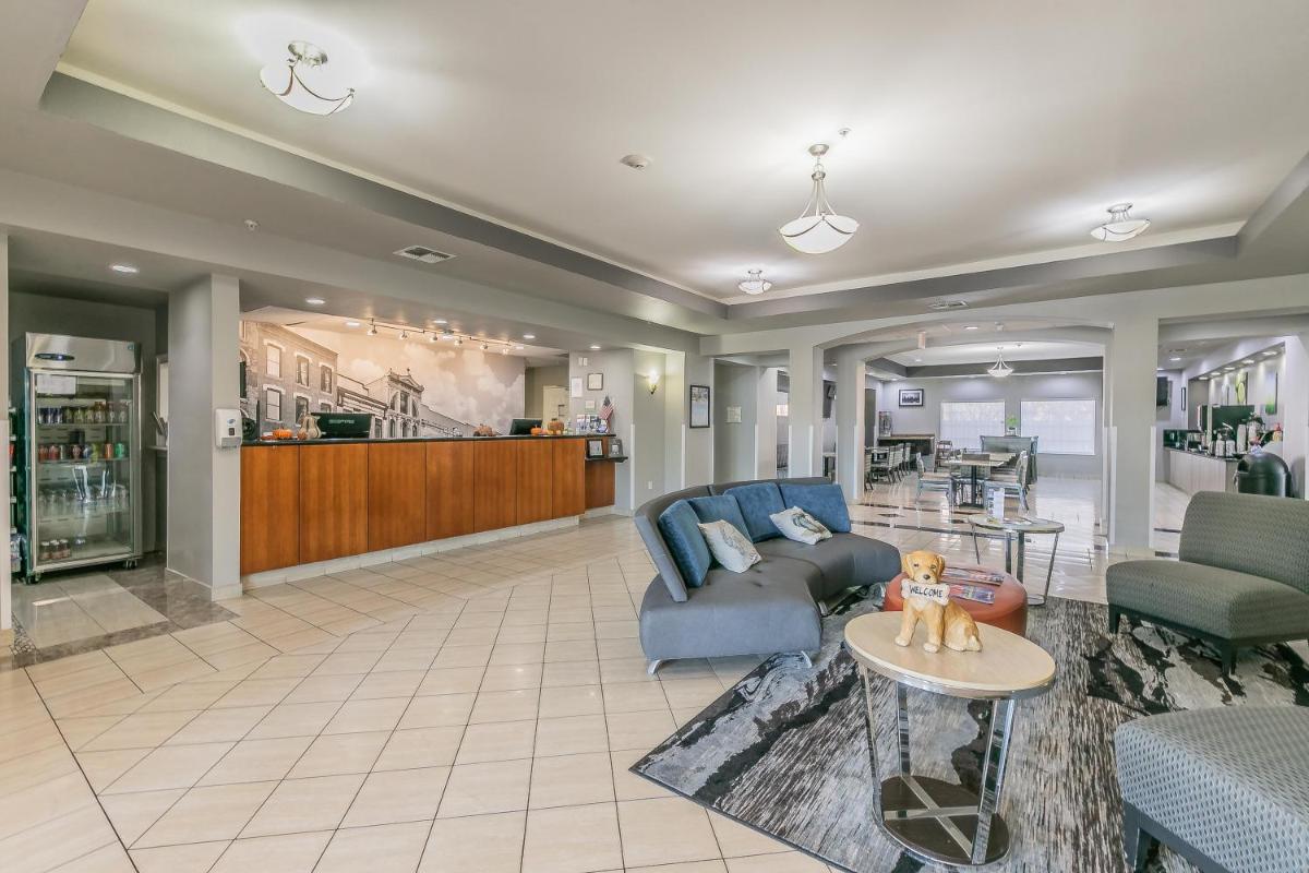 La Quinta by Wyndham Granbury - image 4