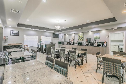 La Quinta by Wyndham Granbury - image 9