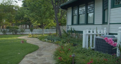 Granbury Gardens Bed and Breakfast - image 14
