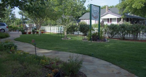 Granbury Gardens Bed and Breakfast - image 34