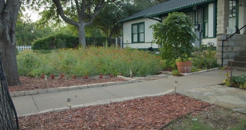 Granbury Gardens Bed and Breakfast - image 47