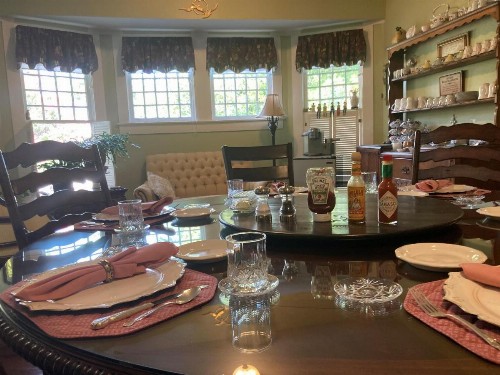 Granbury Gardens Bed and Breakfast - image 7