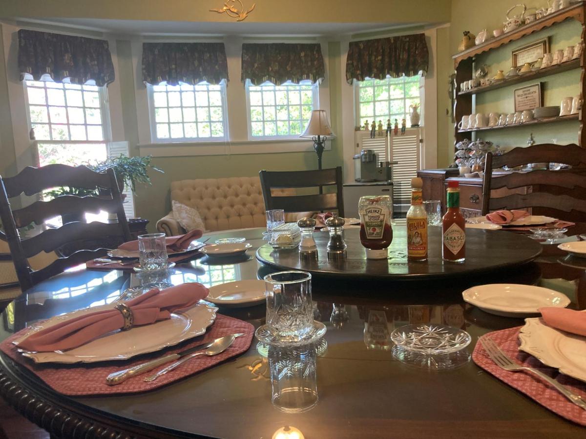 Granbury Gardens Bed and Breakfast - image 7