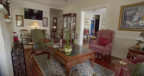 Granbury Gardens Bed and Breakfast - image 9