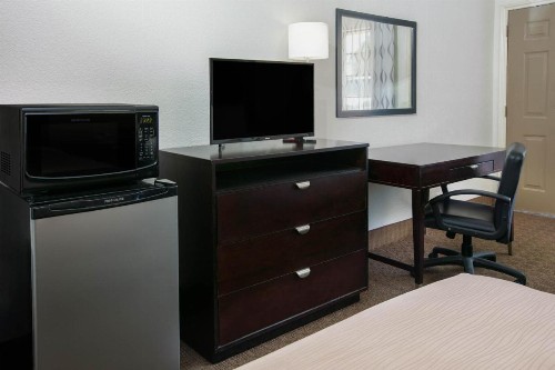 Days Inn by Wyndham Granbury - image 22