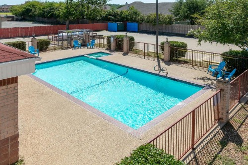 Days Inn by Wyndham Granbury - image 24