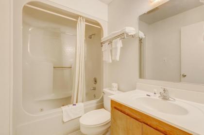 Lake View Inn - image 8