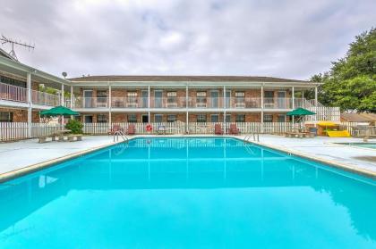 Lake View Inn - image 9