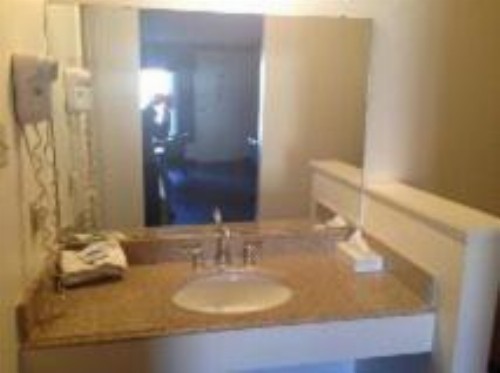Granbury Inn and Suites - image 11