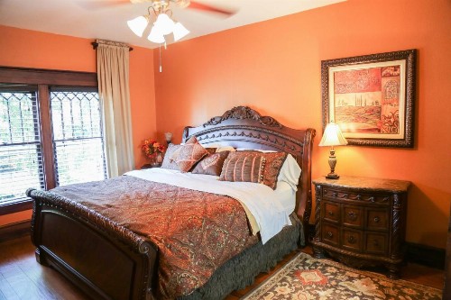 Iron Horse Inn - image 19