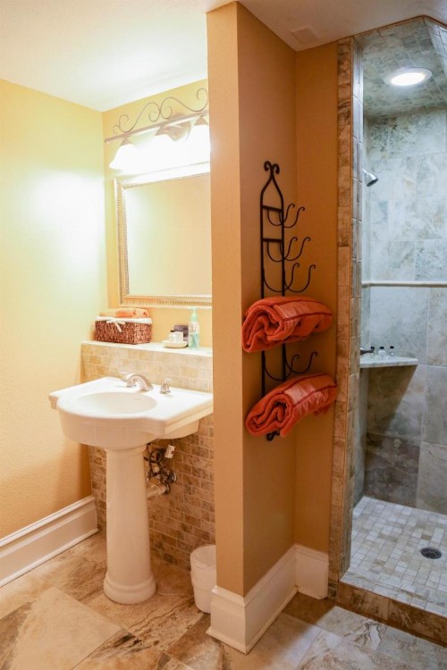 Iron Horse Inn - image 20