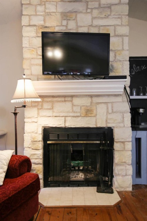 Iron Horse Inn - image 32
