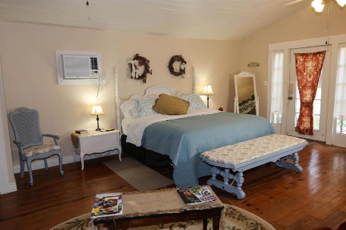 Iron Horse Inn - image 34