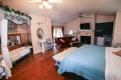 Iron Horse Inn - image 36