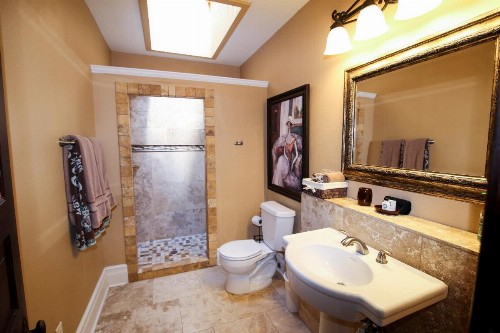 Iron Horse Inn - image 37