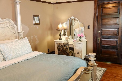 Iron Horse Inn - image 39