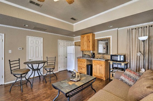 Granbury Studio- 10 Mins From Town and the Lake! - image 11