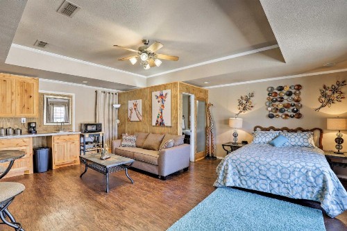 Granbury Studio- 10 Mins From Town and the Lake! - image 12