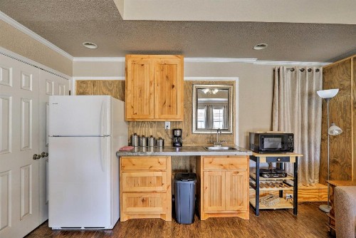 Granbury Studio- 10 Mins From Town and the Lake! - image 6