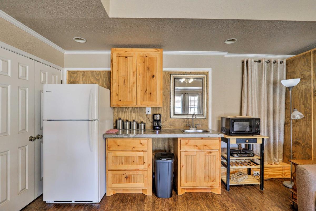 Granbury Studio- 10 Mins From Town and the Lake! - image 6