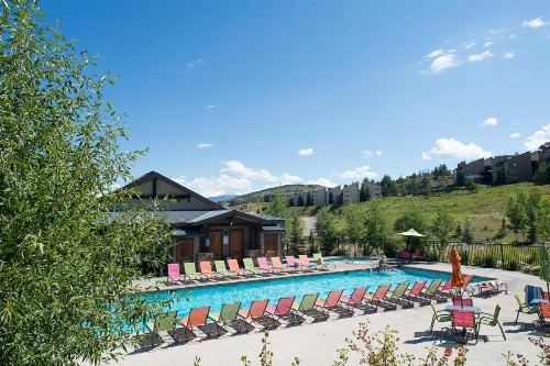 Kicking Horse Hideaway - image 10