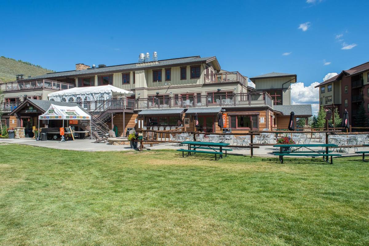 Kicking Horse Hideaway - image 7