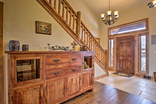 Luxe Group Getaway in Granby Golf Ski Hike!
