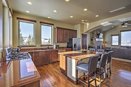 Magnificent Granby Ski-In and Ski-Out Home with Hot Tub! - image 12