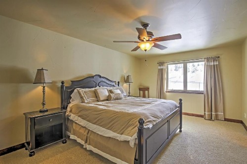 Magnificent Granby Ski-In and Ski-Out Home with Hot Tub! - image 7