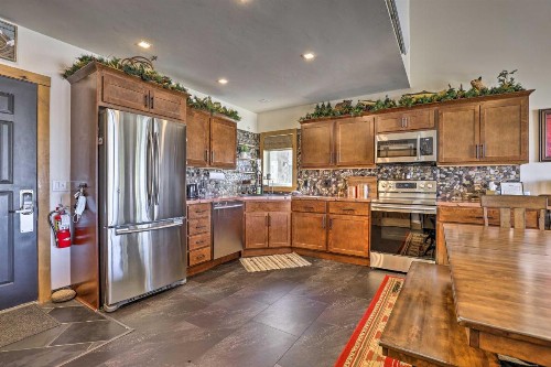 Granby Condo with Fireplace Hot Tub and Lift Access! - image 12