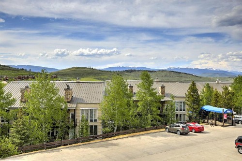 Granby Condo with Fireplace Hot Tub and Lift Access! - image 3