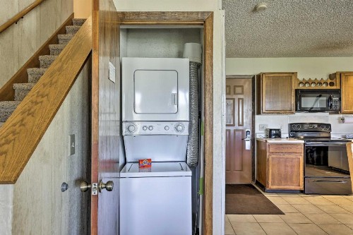 Ski-In and Ski-Out Granby Ranch Condo with Hot Tub! - image 2