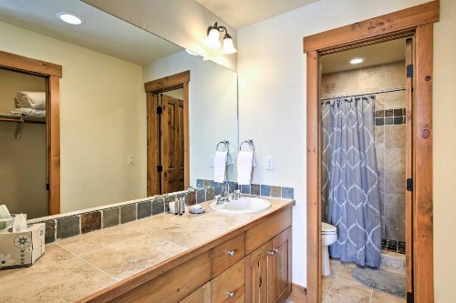 Family Home on Golf Course - Mins to Granby Ranch! - image 2