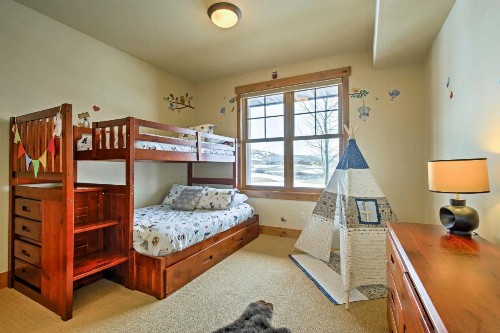 Family Home on Golf Course - Mins to Granby Ranch! - image 6