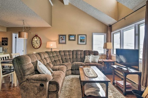 Walk to Ski Lift from Mtn-View Granby Ranch Condo! - image 1