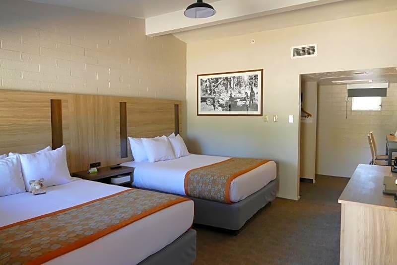 Yavapai Lodge - Inside the Park - image 2