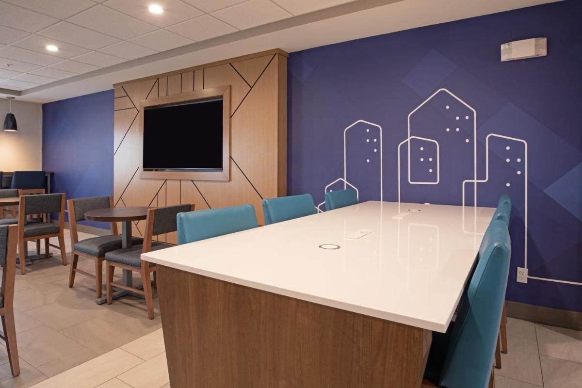 Holiday Inn Express Hotel & Suites Grand Junction an IHG Hotel - image 2