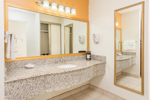 Days Inn by Wyndham Grand Junction - image 27