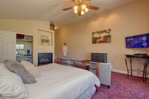 Castle Creek Manor - image 11
