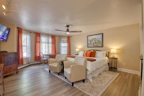 Castle Creek Manor - image 12