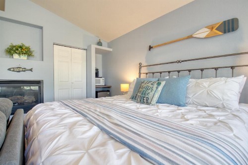 Castle Creek Manor - image 14
