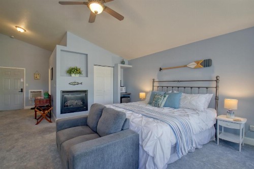 Castle Creek Manor - image 17