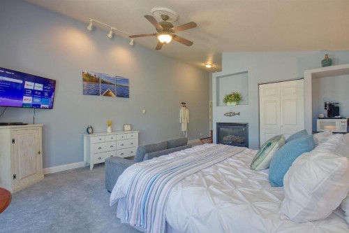 Castle Creek Manor - image 19