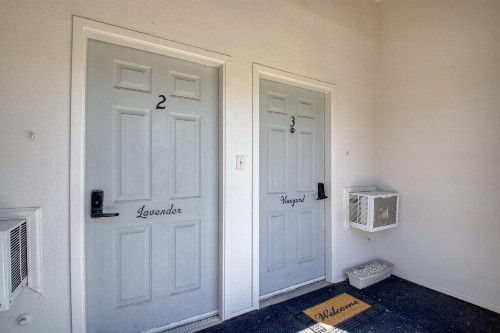 Castle Creek Manor - image 3