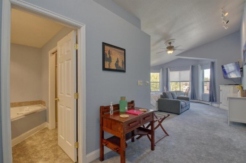 Castle Creek Manor - image 9